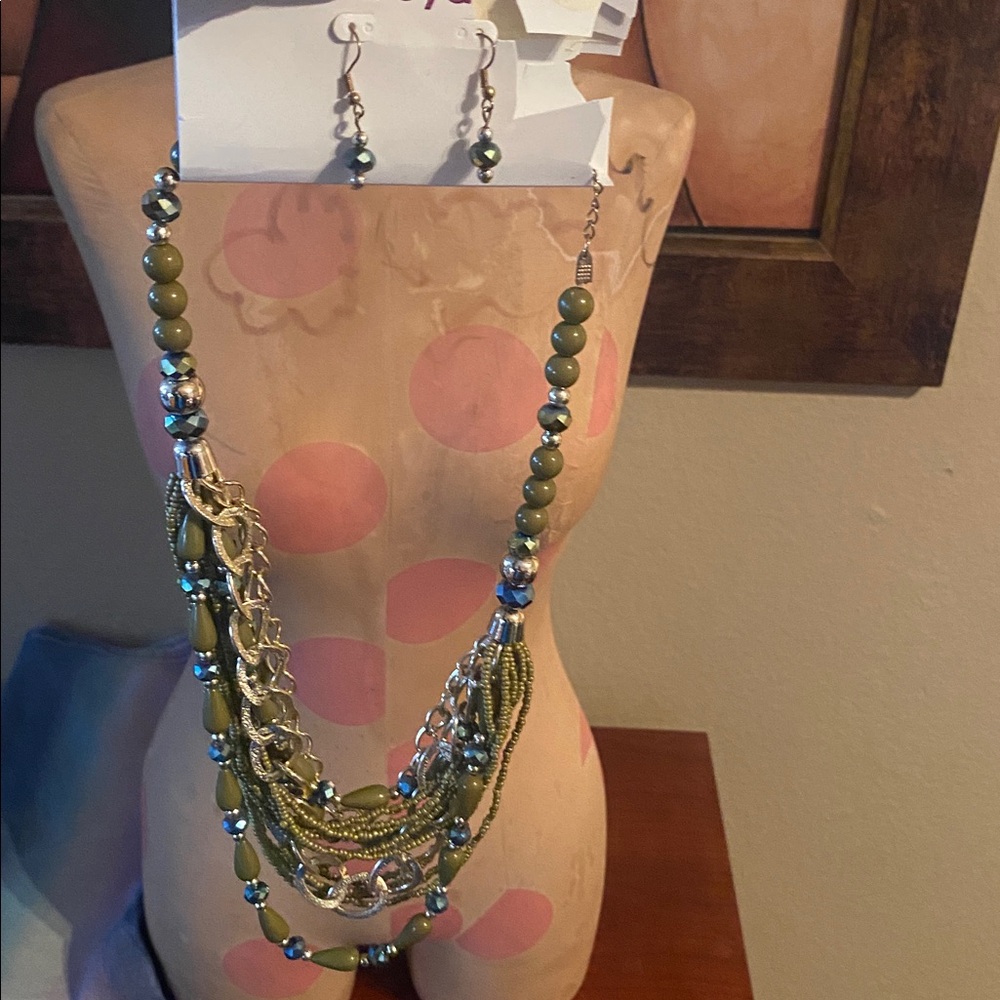 Jewelry Set - Picture 4 of 6